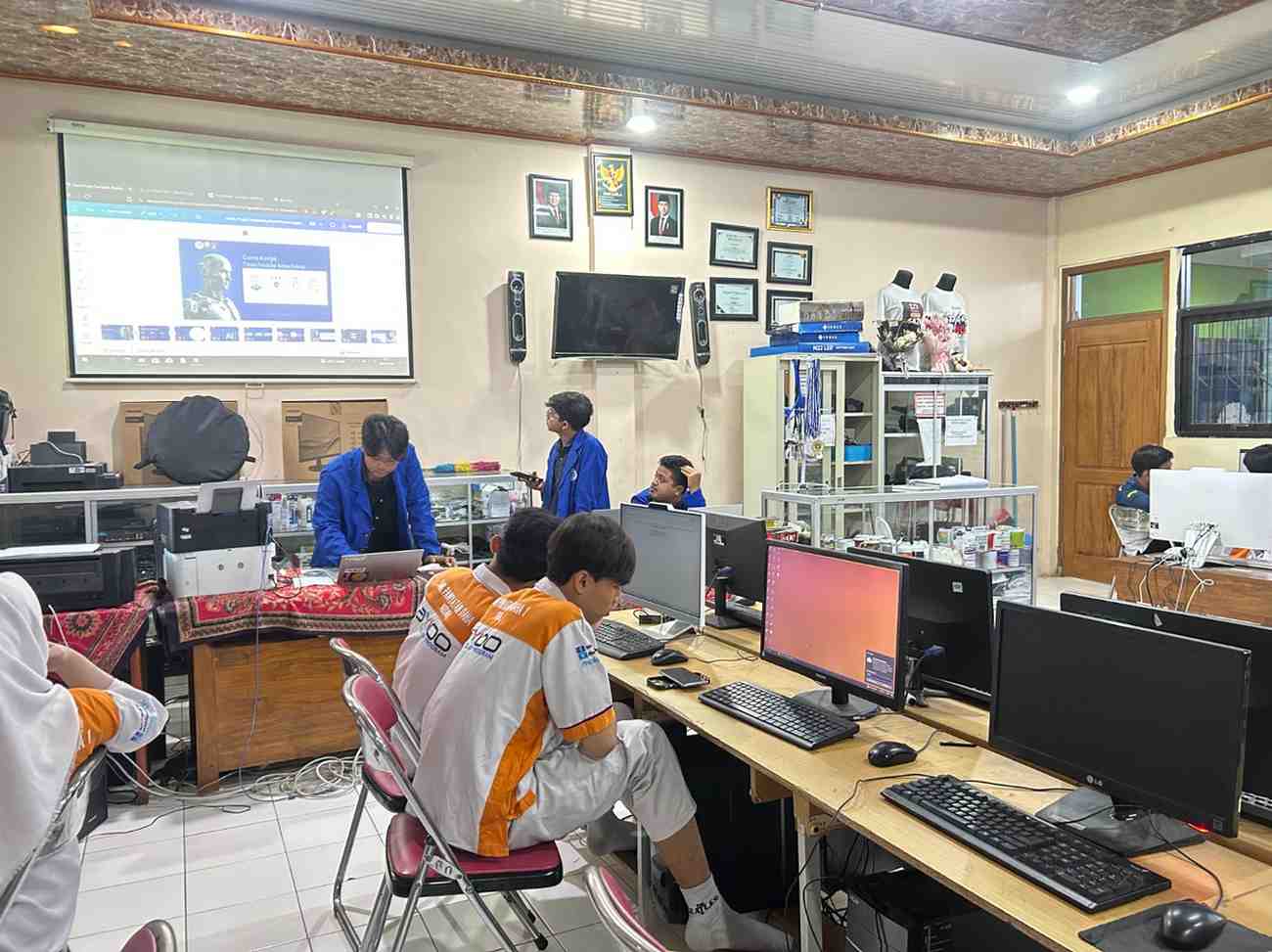 GOES TO SCHOOL BATCH 2